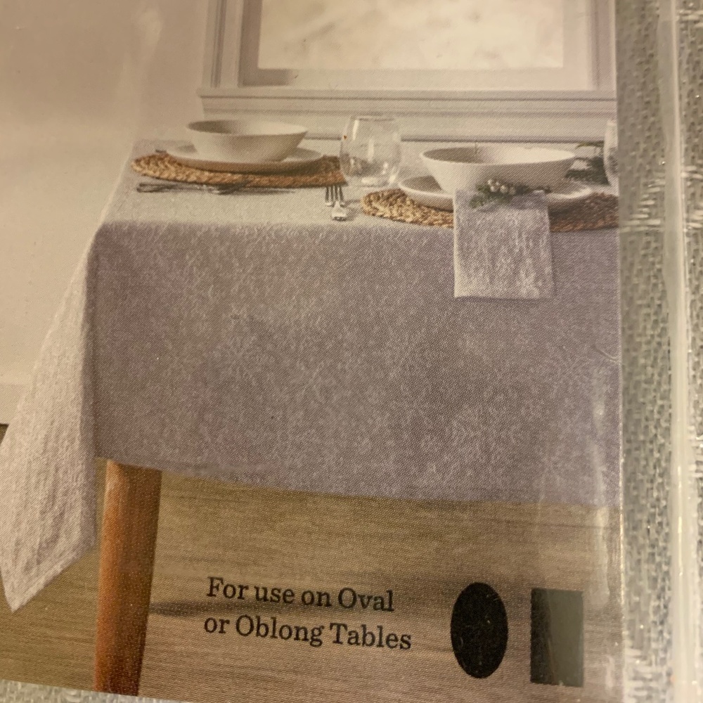 Bee & Willow Silver & White Snow Flakes table cloth